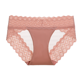Női alacsony derekú csipkés alsónemű, légáteresztő és gyorsan száradó, antibakteriális; csipke anyaga: nylon 70–80%, intim rész pamut 80–90%, egyszínű dizájn
