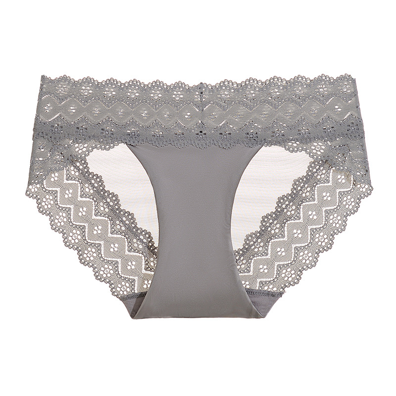 Női alacsony derekú csipkés alsónemű, légáteresztő és gyorsan száradó, antibakteriális; csipke anyaga: nylon 70–80%, intim rész pamut 80–90%, egyszínű dizájn