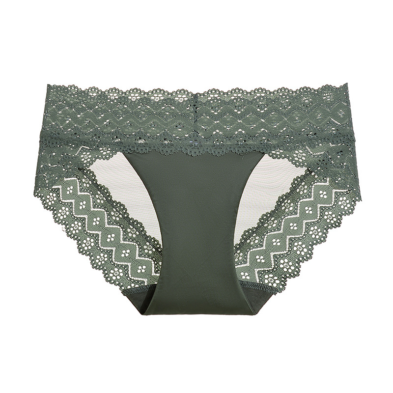 Női alacsony derekú csipkés alsónemű, légáteresztő és gyorsan száradó, antibakteriális; csipke anyaga: nylon 70–80%, intim rész pamut 80–90%, egyszínű dizájn