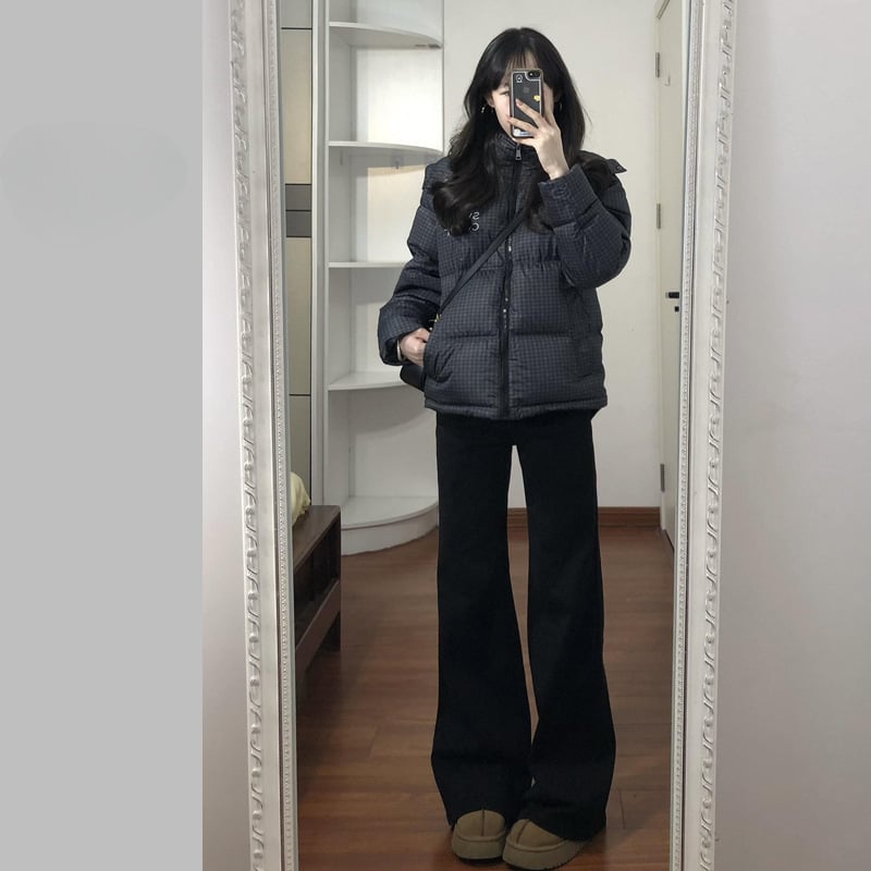 Дънки с висока талия, широки крачоли, деним от памук с еластичност (50–70% памук), джобове