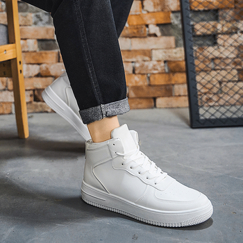 Férfi magas szárú sportcipő, könnyű és lélegző (Felsőrész: PU, Talp: Gumi, Zárás: Fűző, Középmagas 3–7 cm)