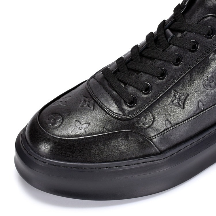 Férfi platformcipő, felsőrész: felsőréteg szarvasmarhabőrből, EVA talp, kerek orr, lapos sarok, belső talp természetes bőrből