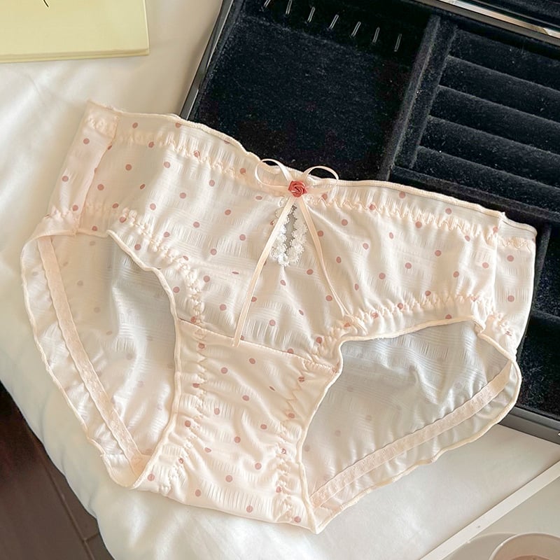 Női háromszög alakú alsónemű pöttyös mintával, középmagas derék, poliészter anyag pamuttal bélelt, lélegző és antibakteriális