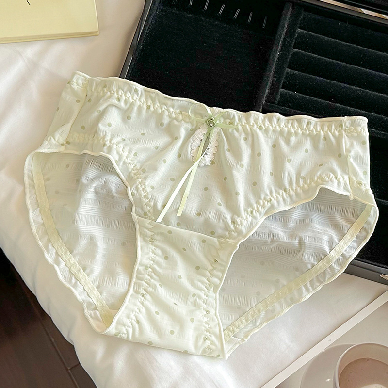 Női háromszög alakú alsónemű pöttyös mintával, középmagas derék, poliészter anyag pamuttal bélelt, lélegző és antibakteriális