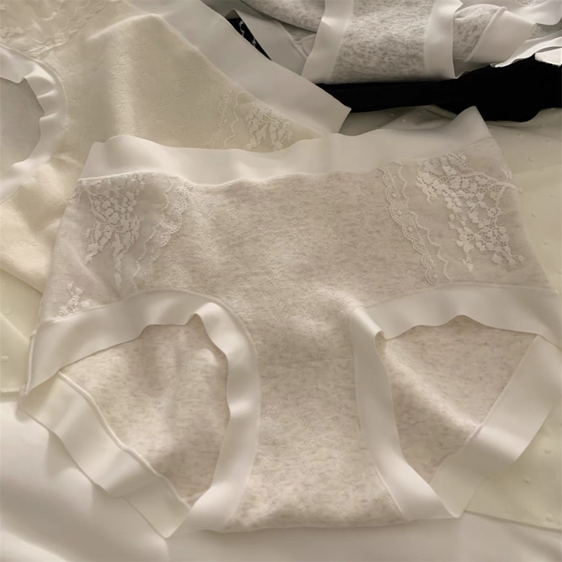 Női pamut alsónemű, középmagas derékrész, kötött anyagú, lélegző, antibakteriális; 95–100% pamut, 100% pamut aljzat