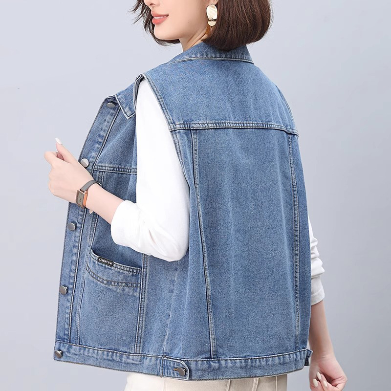 Деним жилетка за жени, тесен силует, къс модел, поло яка, закопчаване с катарами, пълнеж от памук