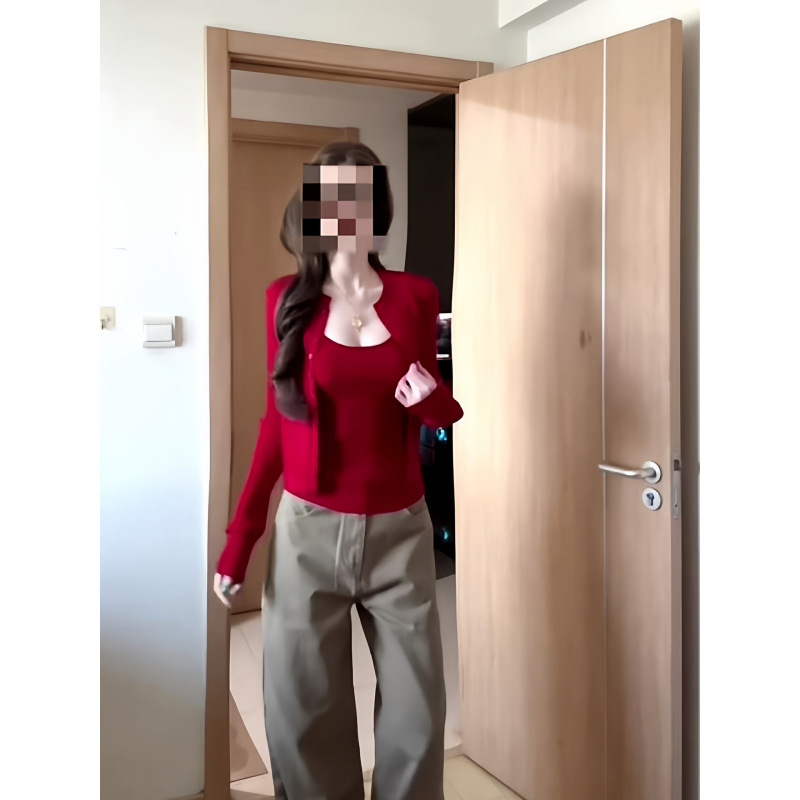 Двухчастен плетен комплект: потник и жилетка, квадратно деколте, тесен силует, дълги ръкави, есен 2025