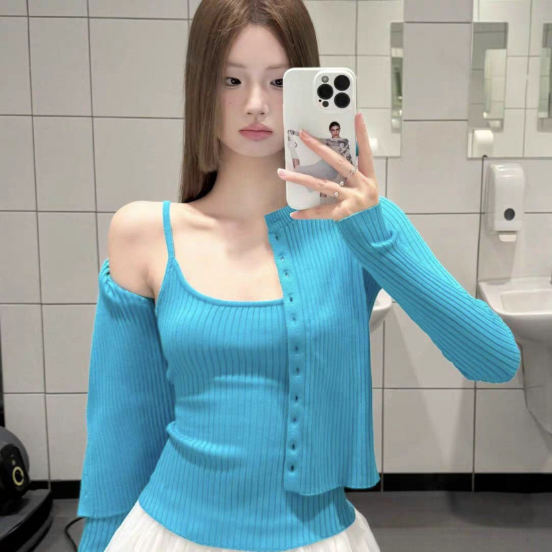 Двухчастен плетен комплект: потник и жилетка, квадратно деколте, тесен силует, дълги ръкави, есен 2025