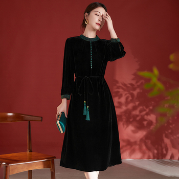 Rochie din catifea de mătase cu guler înalt, croială în A, mâneci lungi, stil vintage