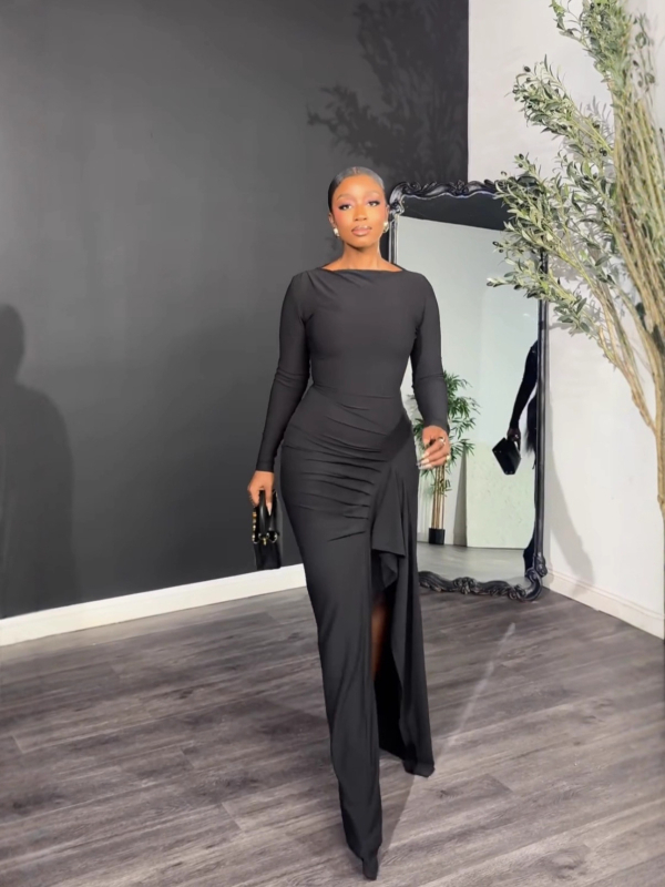 Odya Rochie lungă asimetrică cu despicare, plisuri, guler rotund, mâneci lungi, poliester cu elastan, talie medie, iarnă 2025