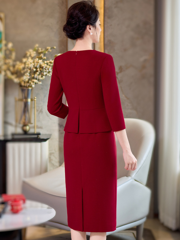 Haljina s iluzijom dvodijelnog dizajna, floralni pleteni materijal, uski elegantan kroj, srednja duljina, okrugli izrez
