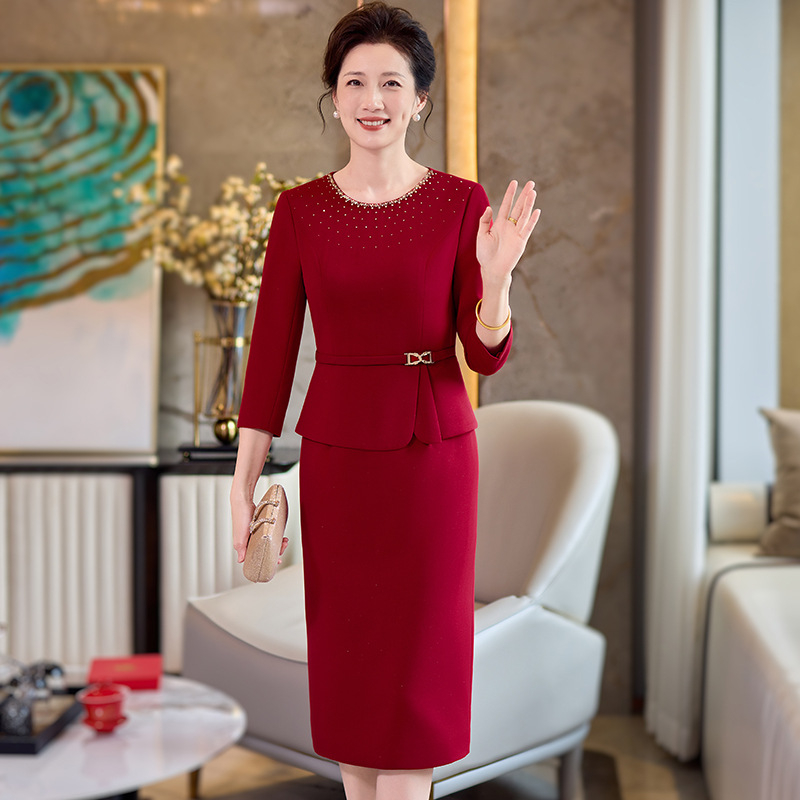 Haljina s iluzijom dvodijelnog dizajna, floralni pleteni materijal, uski elegantan kroj, srednja duljina, okrugli izrez