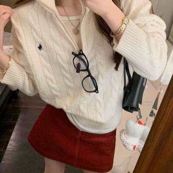 Плетена блуза с бродерия и животински принт, плътна материя, свободна кройка, дълги ръкави, полуцип яка