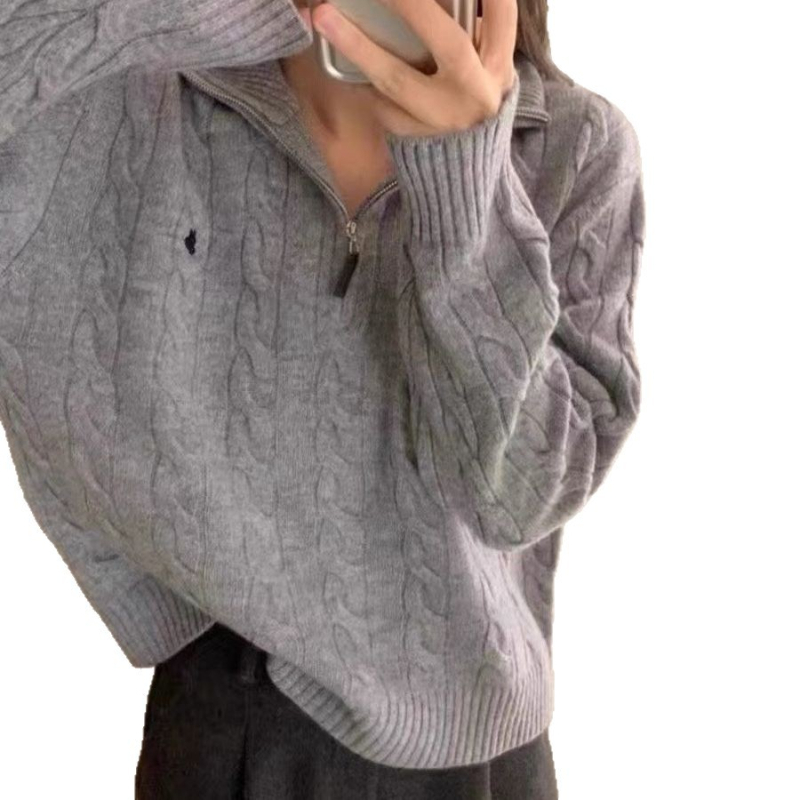 Плетена блуза с бродерия и животински принт, плътна материя, свободна кройка, дълги ръкави, полуцип яка