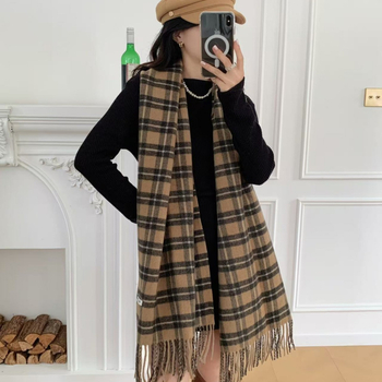Șal din amestec de lână cu carouri, lungime lungă, iarna 2025