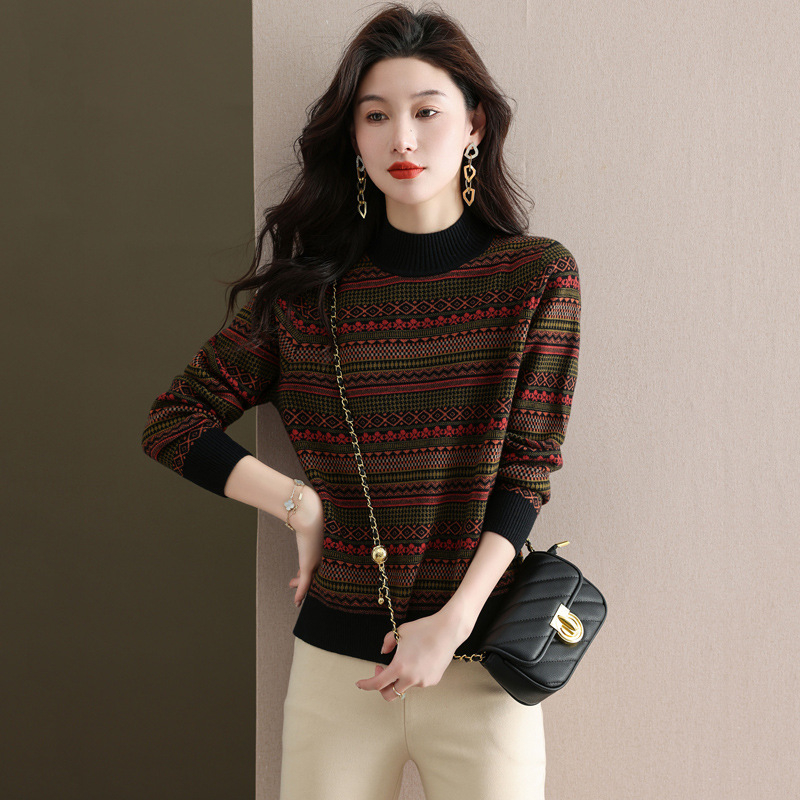 Пуловер с ивици, полуръкав, полу висока яка, къс модел, свободна кройка, средна дебелина, смес от вълна и полиестер, колажен шевен детайл, зимна версия 2024