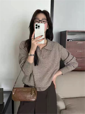 Пуловер от трикотаж с поло яка - плътна плетка, дълги ръкави, свободен силует, есен 2024