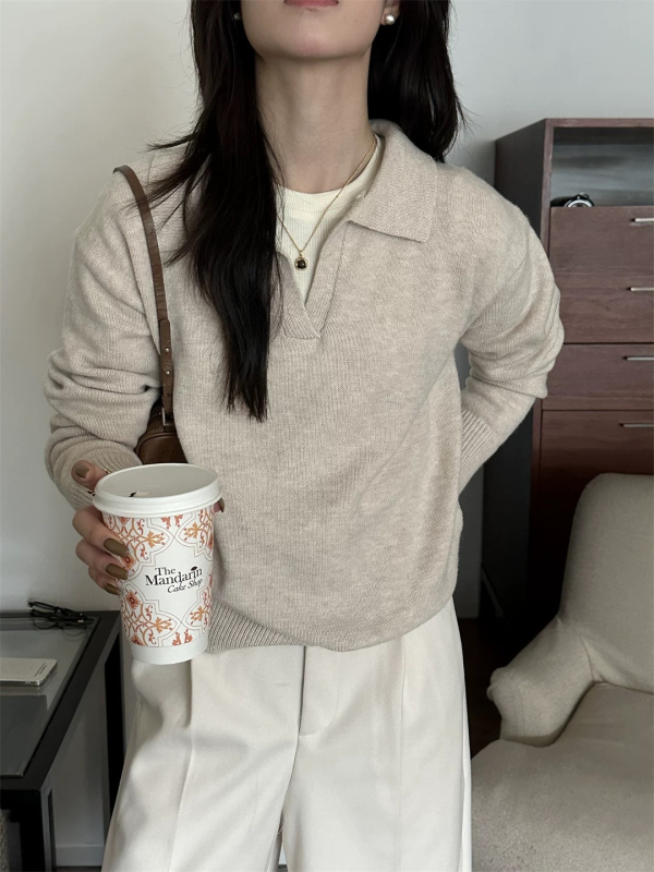 Пуловер от трикотаж с поло яка - плътна плетка, дълги ръкави, свободен силует, есен 2024