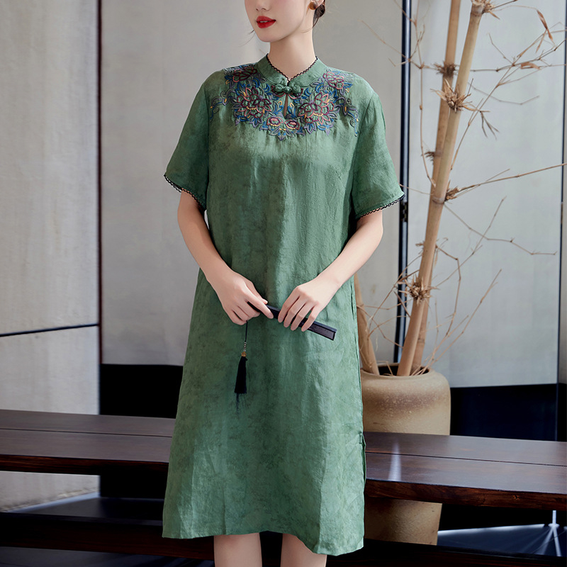 Haljina od konoplje, izvezena, midi duljine, elegantan stil, udio poliestera ispod 30%