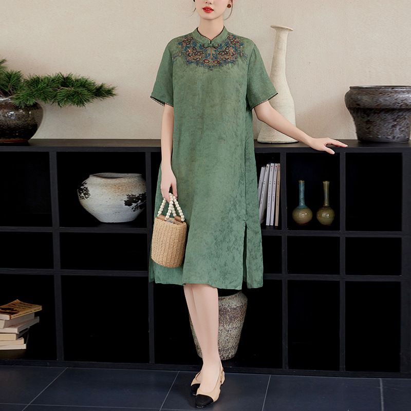 Haljina od konoplje, izvezena, midi duljine, elegantan stil, udio poliestera ispod 30%
