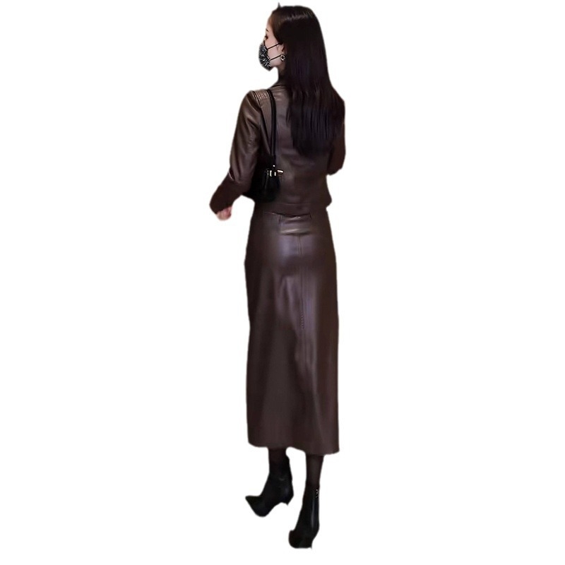 Jachetă de piele PU pentru femei – croială slim, guler polo, mâneci lungi, închidere cu un rând de catarame multiple, finisaj din piele spălată