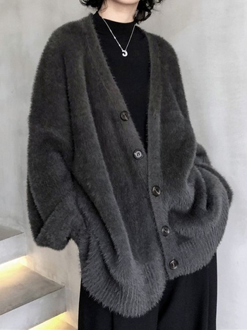 Дамски кардиган от изкуствен велур с мъхест ефект - свободна кройка, V-образно деколте, дълги ръкави, средна дължина