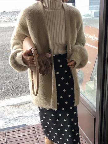 Дамски кардиган от изкуствен велур с мъхест ефект - свободна кройка, V-образно деколте, дълги ръкави, средна дължина