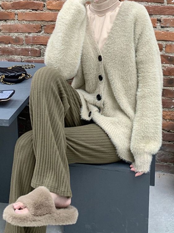 Дамски кардиган от изкуствен велур с мъхест ефект - свободна кройка, V-образно деколте, дълги ръкави, средна дължина