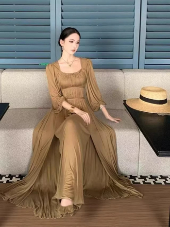 Rochie A-line cu decolteu pătrat, mâneci lungi, talie înaltă, rochie lungă