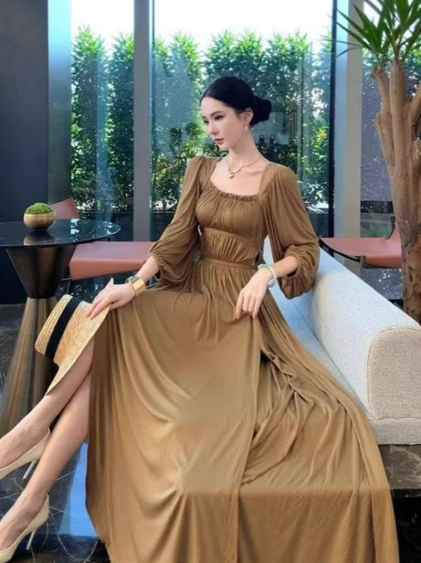 Rochie A-line cu decolteu pătrat, mâneci lungi, talie înaltă, rochie lungă