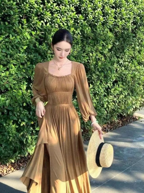 Rochie A-line cu decolteu pătrat, mâneci lungi, talie înaltă, rochie lungă