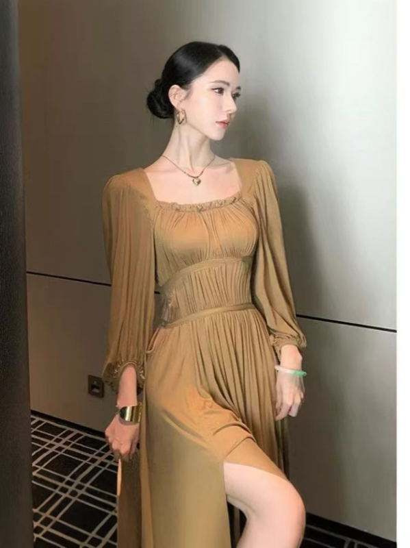 Rochie A-line cu decolteu pătrat, mâneci lungi, talie înaltă, rochie lungă