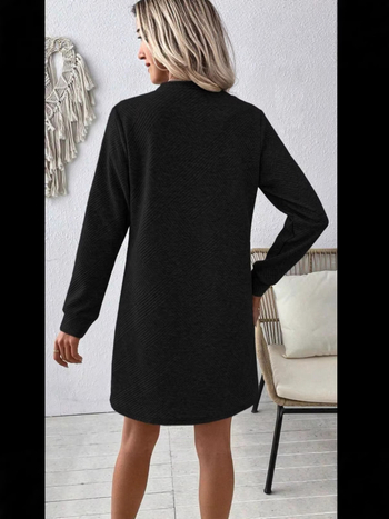 Rochie bodycon cu decolteu rotund, mâneci lungi, talie elastică și lungime scurtă