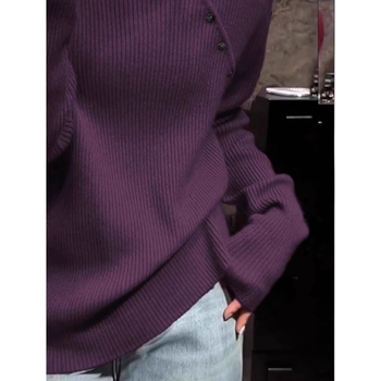 Pulover tricotat pentru femei, guler înalt, umeri căzuți, grosime medie; principalul material: lână de oaie; țesătură: blană de iepure