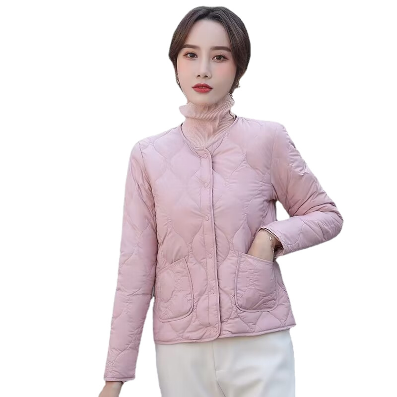 Ženska lagana perjasta jakna kratkog kroja, uski kroj, stojeći ovratnik, punilo od bijelog patka perja, za jesen i zimu