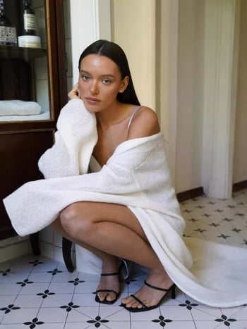 Мохерен кардиган с удължена дължина, прозрачно плетиво, V-образно деколте, свободна кройка