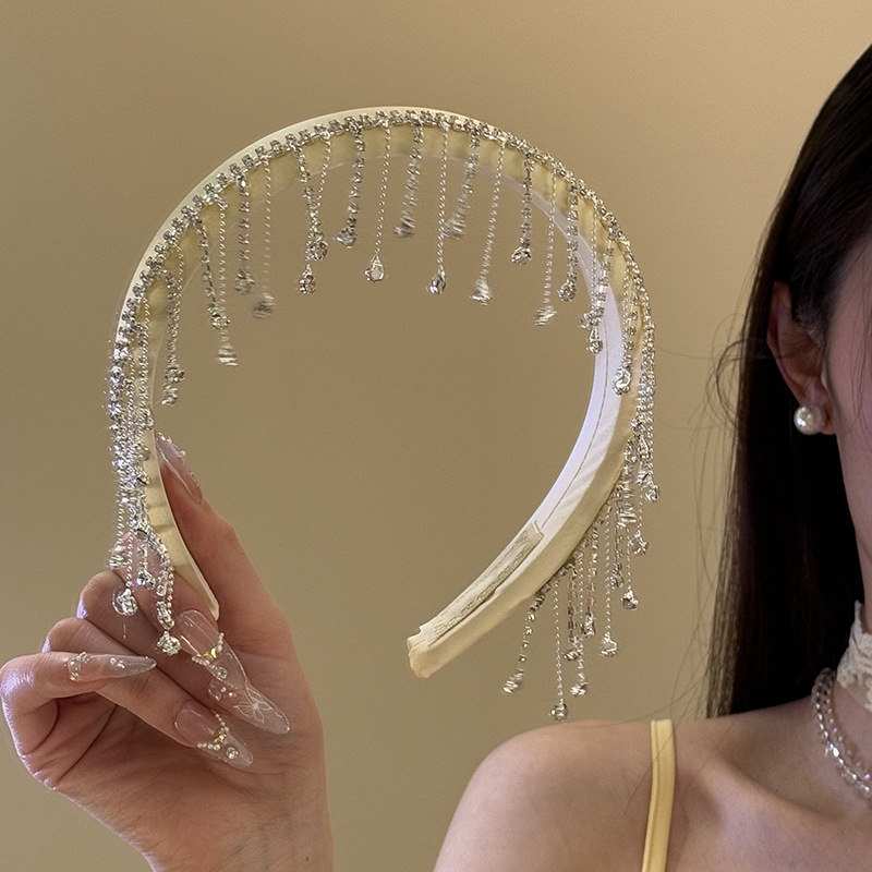 Bandă pentru cap cu ciucuri pentru femei — stil Coreean, primăvara 2025, Brand: Altul