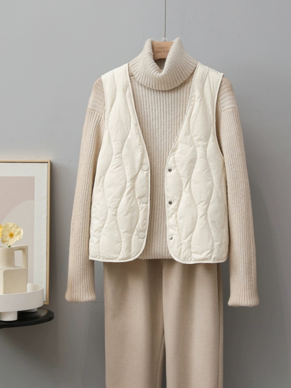 Γυναικείο γιλέκο με down, Χειμώνας 2025, V-λαιμός, στενή γραμμή, πλήρωση από λευκό πάπιας down 86-90%