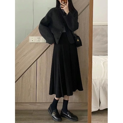 Palton damă din lână | Material principal: bumbac | Lungime foarte scurtă ≤40 cm | Guler rotund | Mâneci lungi | Închidere cu nasturi simple