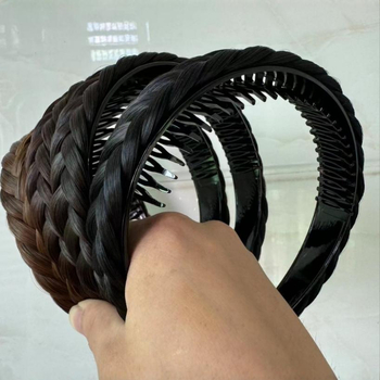 Pokrivač za glavu s perikom, ručna izrada, plastika/smolа materijal, retro stil, marka Fine Fantasy