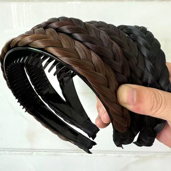 Pokrivač za glavu s perikom, ručna izrada, plastika/smolа materijal, retro stil, marka Fine Fantasy