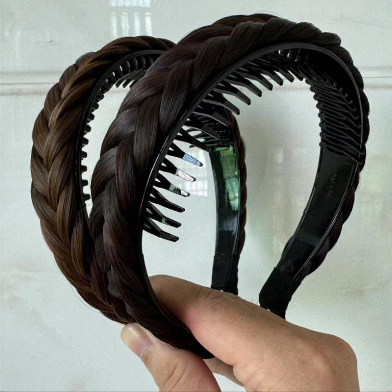 Pokrivač za glavu s perikom, ručna izrada, plastika/smolа materijal, retro stil, marka Fine Fantasy