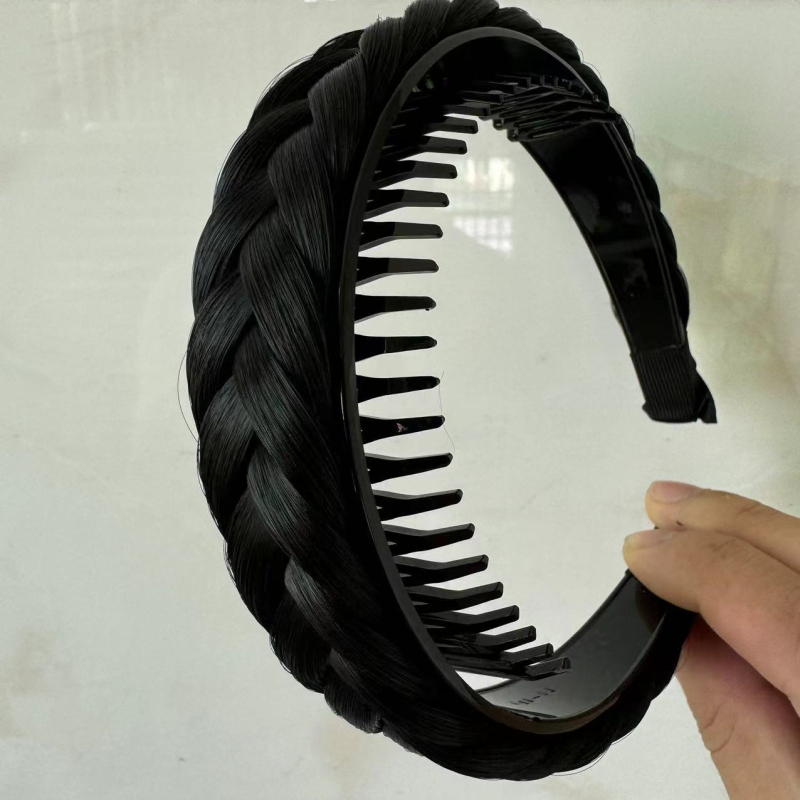 Pokrivač za glavu s perikom, ručna izrada, plastika/smolа materijal, retro stil, marka Fine Fantasy