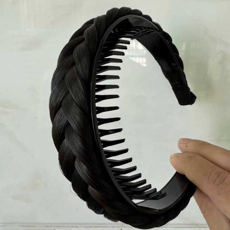 Pokrivač za glavu s perikom, ručna izrada, plastika/smolа materijal, retro stil, marka Fine Fantasy