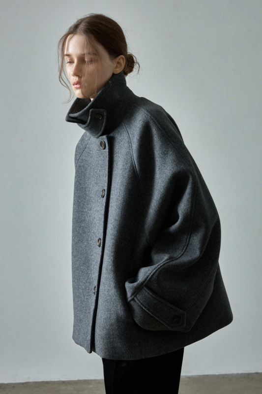 Palton de damă din lână cu cașmir — guler înalt, croială dreaptă, lungime medie