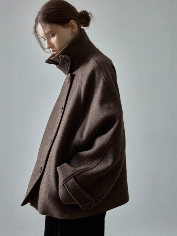 Palton de damă din lână cu cașmir — guler înalt, croială dreaptă, lungime medie