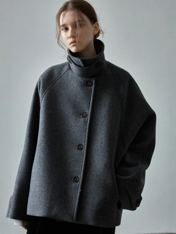 Palton de damă din lână cu cașmir — guler înalt, croială dreaptă, lungime medie