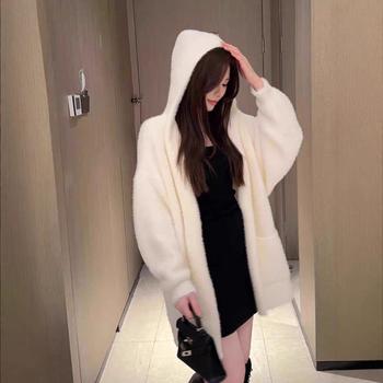 Кардиган с 3D ефект, полиестрова тъкан със спандекс, А‑образен силует, стояща яка, средна дебелина