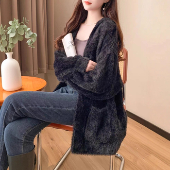 Кардиган с 3D ефект, полиестрова тъкан със спандекс, А‑образен силует, стояща яка, средна дебелина