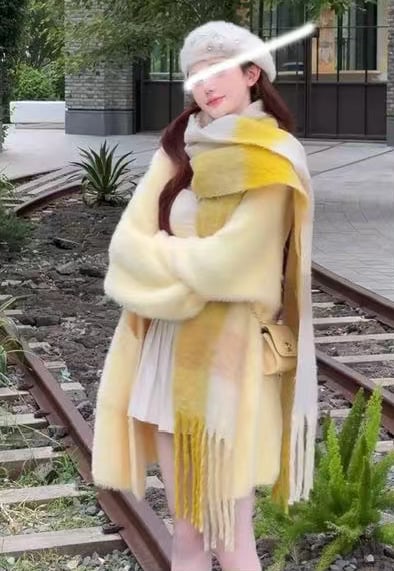 Кардиган с 3D ефект, полиестрова тъкан със спандекс, А‑образен силует, стояща яка, средна дебелина